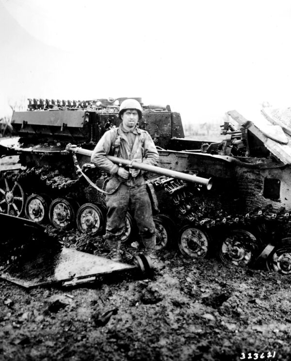 Butgenbach Shell European Center Of Military History (EUCMH) 1st Infantry Division - Dom ...