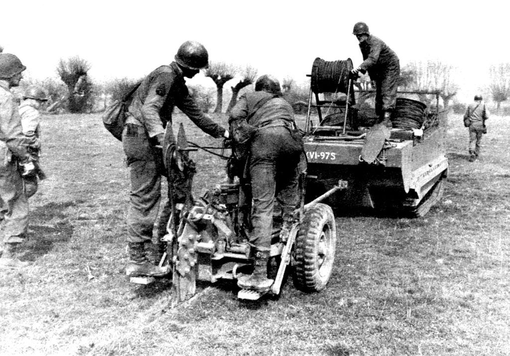 Installing a Spiral Four cables during Operation Varsity March 1945