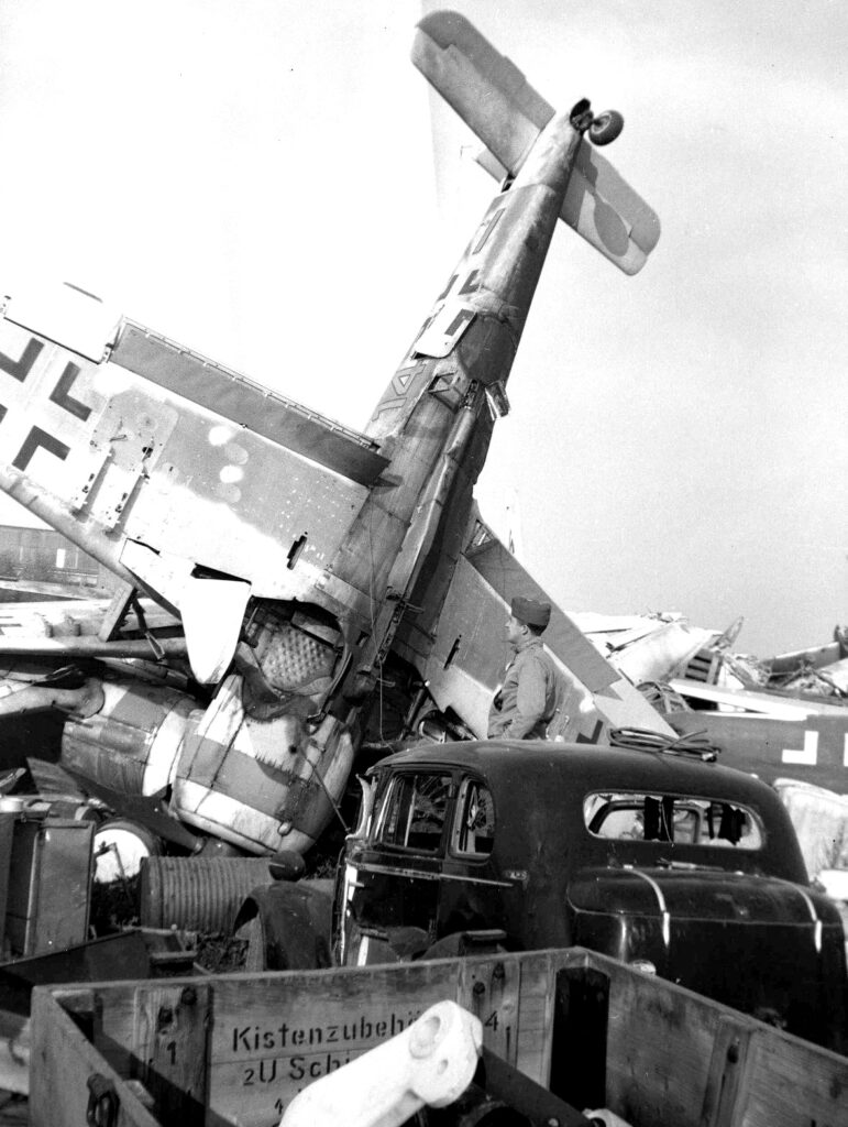  Focke Wulf Fw 190F8 II.SG2 Yellow 14 WNr 584592 Nuebiberg 1945