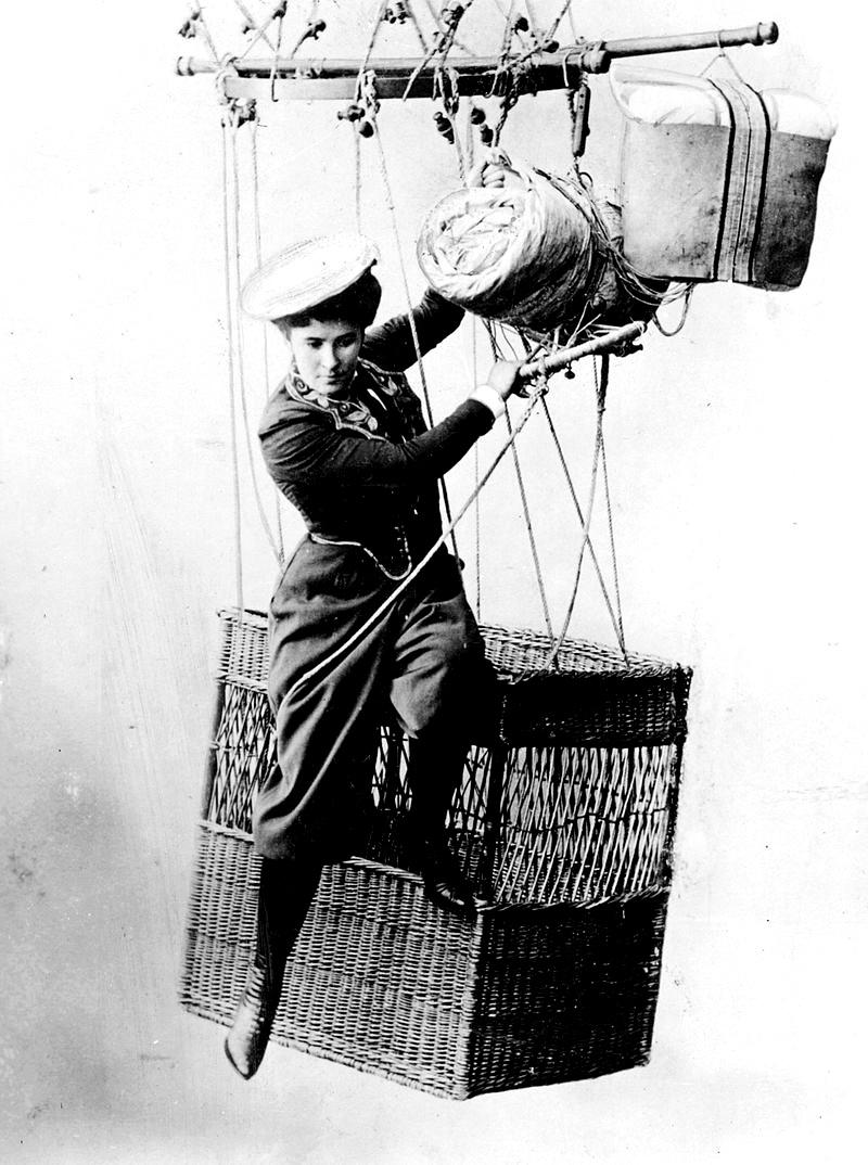Katharina 'Käthe' Paulus (December 22, 1868 – July 26, 1935) was a German exhibition parachute jumper and the inventor of the first collapsible parachute Katharina 'Käthe' Paulus (December 22, 1868 – July 26, 1935) was a German exhibition parachute jumper and the inventor of the first collapsible parachute