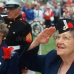 women-veterans-saluting-23148988