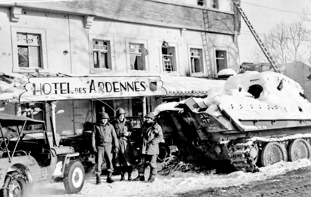 1.SS-PD Befehlspanzer (Panther #152) commanded by Untersturmführer Arndt Fischer was destroyed on December 17, 1944 in Ligneuville by a Sherman putting a shell through its rear armour. The driver Wolfgang Simon was killed