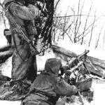 (Illustration) German soldiers in position with a MP 43 assault rifle and a MG 42 machine gun
