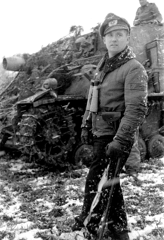 Maj Eberhard Lemor and his Brummbar Panzer (217.Sturmpanzer-Abteilung)(Illustration)