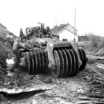 US M32 with a T1E1 mine exploder