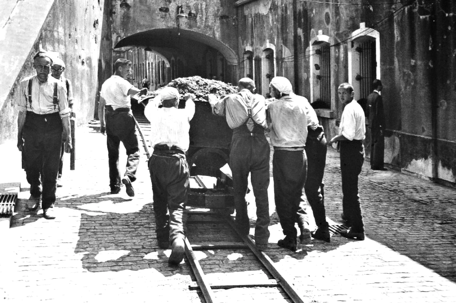 Breendonk-Prisoners at forced work