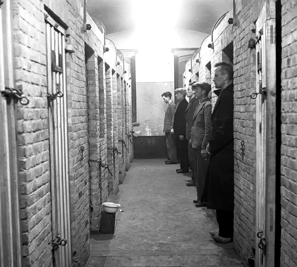Breendonk-Prisoners standing in front of their cells