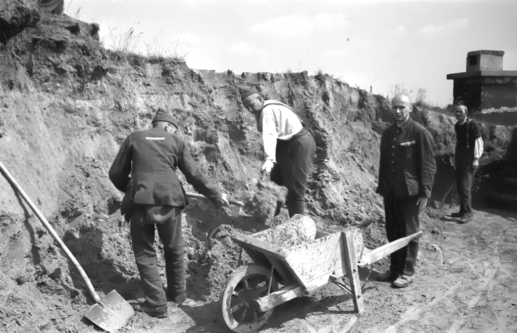 Fort-Brendonk-Prisoners at Work
