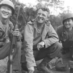 General Merrill poses between Sgts. Herbert Miyasaki and Akiji Yoshimura