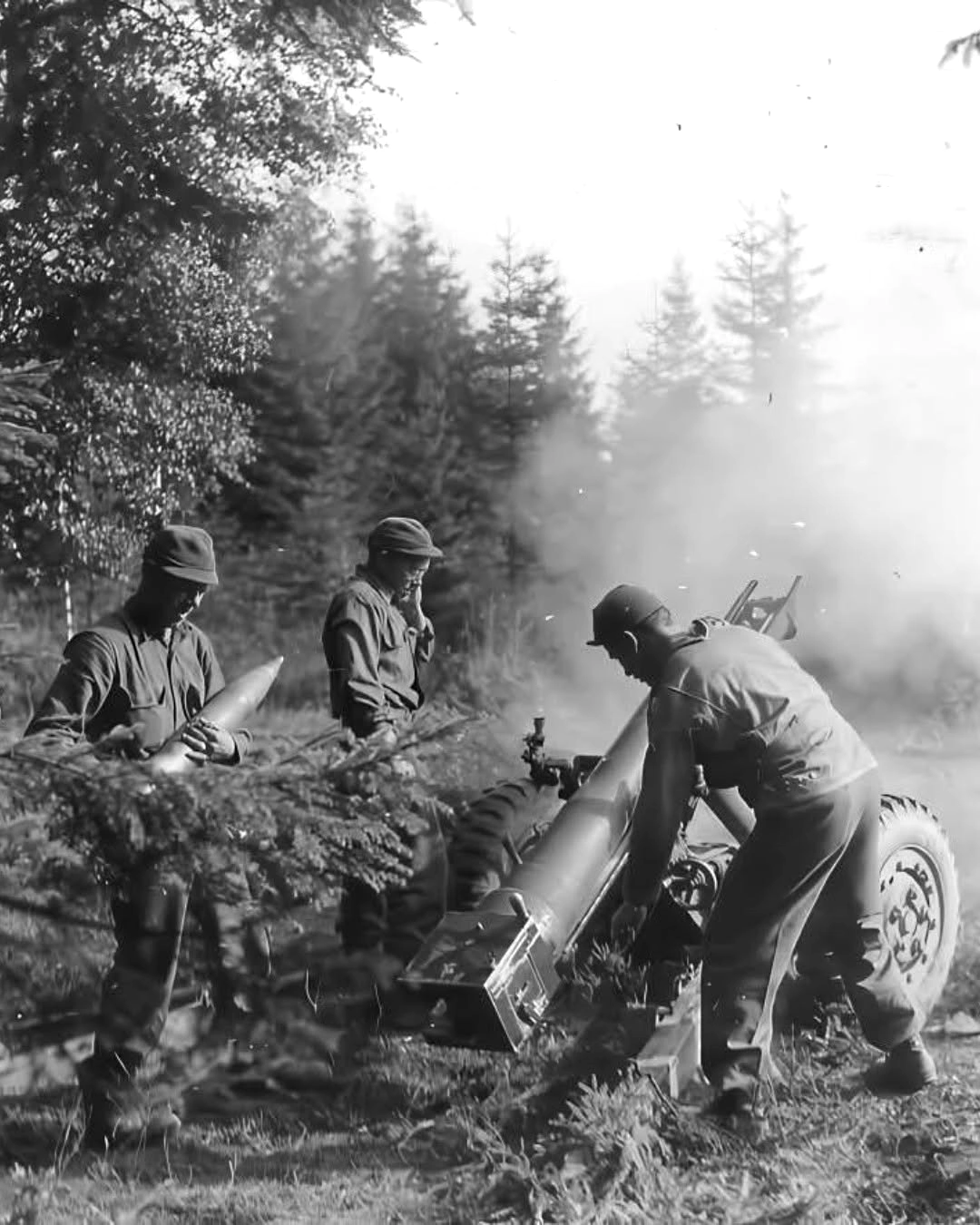 A 1st U.S. Army 105mm Howitzer crew in action in Wenau Forest section during the Battle of Hürtgen Forest, Germany, in 1944 A 1st U.S. Army 105mm Howitzer crew in action in Wenau Forest section during the Battle of Hürtgen Forest, Germany, in 1944