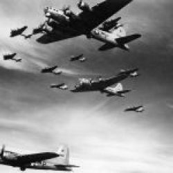 493d_Bombardment_Group_B-17_Flying_Fortress_Formation