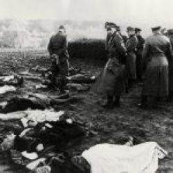 Auf dem Friedhof von Nemmersdorf wohl am 25. Oktober 1944