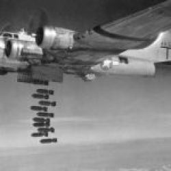 (EUCMH)-Lady Jeannette-B-17-G #42-97904-001