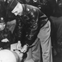 James_H_Doolittle_medal_bomb