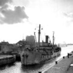Port of Antwerp – November 1944 – The First Allied ship to enter the Port since Mai 1944 (Minesweeper)