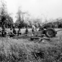 us-artillery-normandy